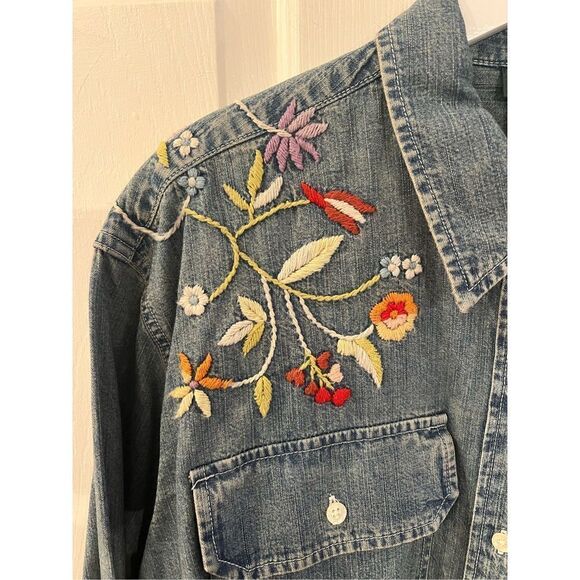 Lauren Jeans Co. Denim Floral Embroidered Button Down Shirt in vintage Wash sz 3 - Picture 2 of 10